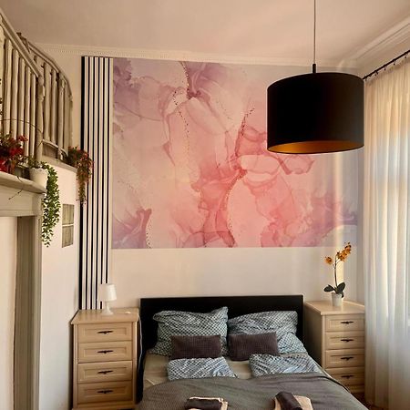 Kalvaria With Balcony, Free Parking And Ac Budapest Exterior photo
