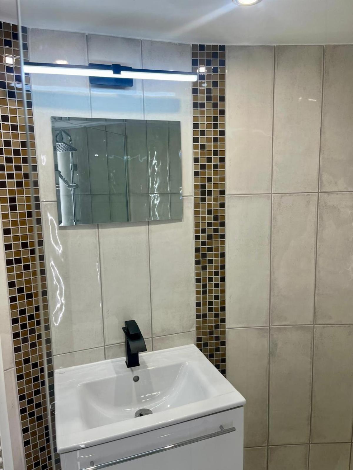 Kalvaria With Balcony, Free Parking And Ac Budapest Exterior photo
