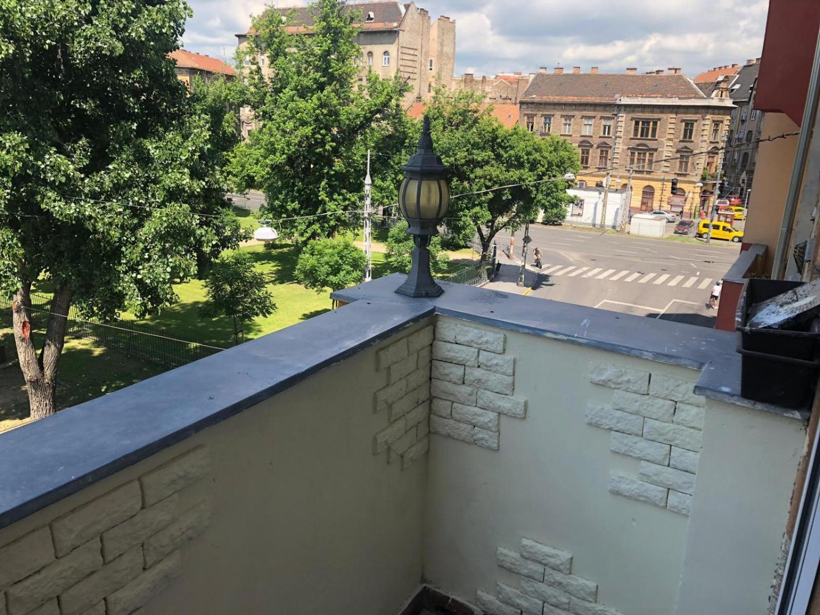 Kalvaria With Balcony, Free Parking And Ac Budapest Exterior photo